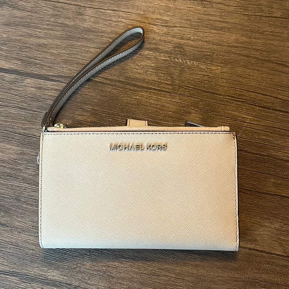 Michael Kors smart phone wallet with wrist strap. Light gray/silver